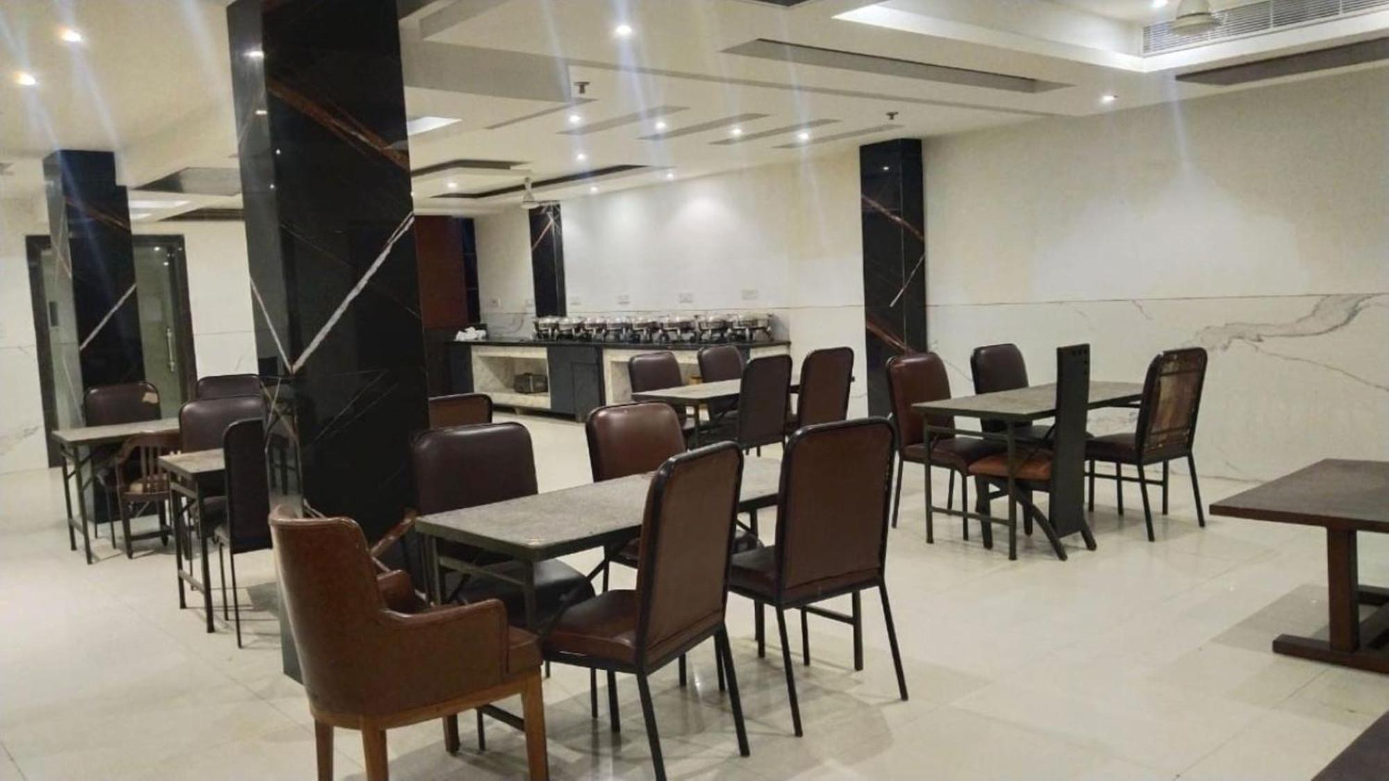Hotel Aero Star By Star Group Új-Delhi Kültér fotó